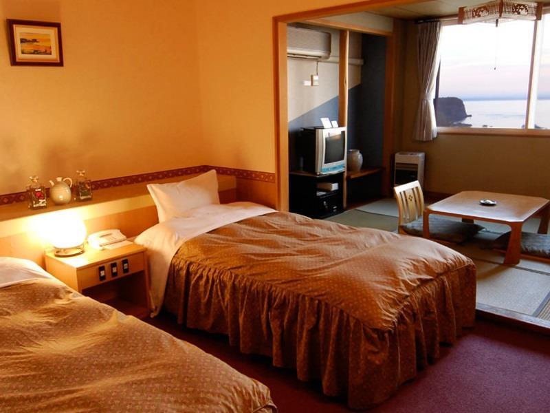 Shiretoko Yuhi No Ataruie Onsen Hostel Shari Bagian luar foto