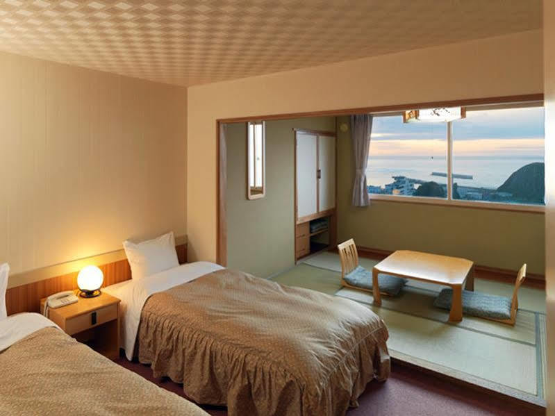 Shiretoko Yuhi No Ataruie Onsen Hostel Shari Bagian luar foto